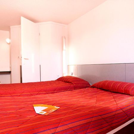 Premiere Classe Évreux Rom bilde A typical room at a Campanile hotel