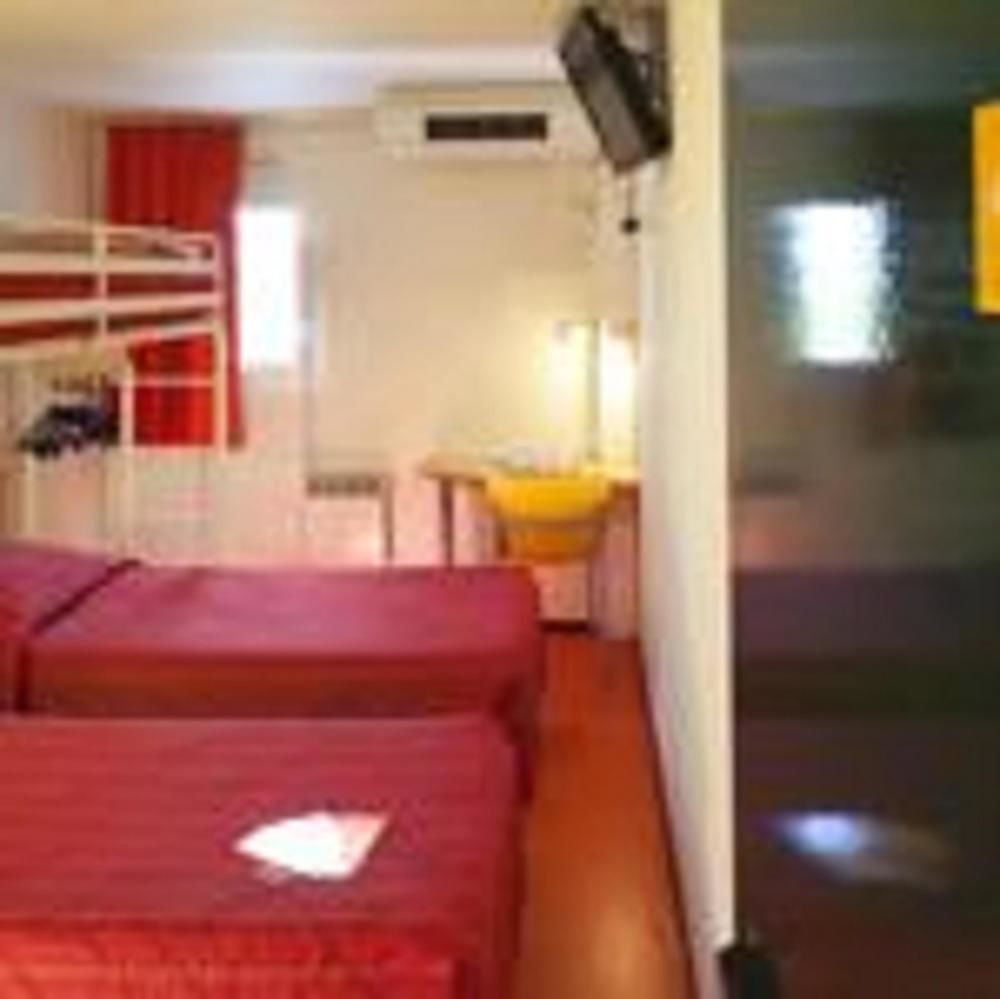 Premiere Classe Évreux Eksteriør bilde A typical room at a love hotel