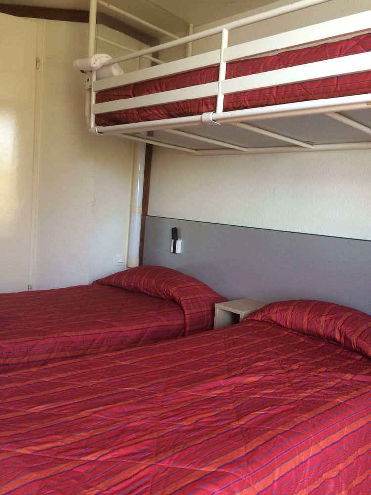 Premiere Classe Évreux Eksteriør bilde Bunk beds in a hotel room