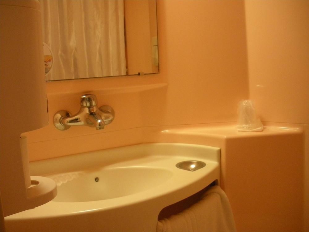Premiere Classe Évreux Eksteriør bilde A washbasin
