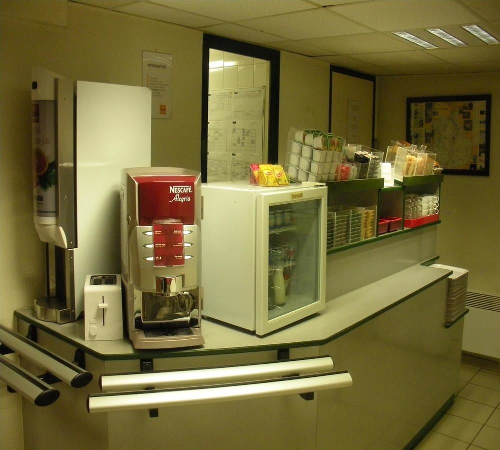 Premiere Classe Évreux Eksteriør bilde A coffee machine in a hospital
