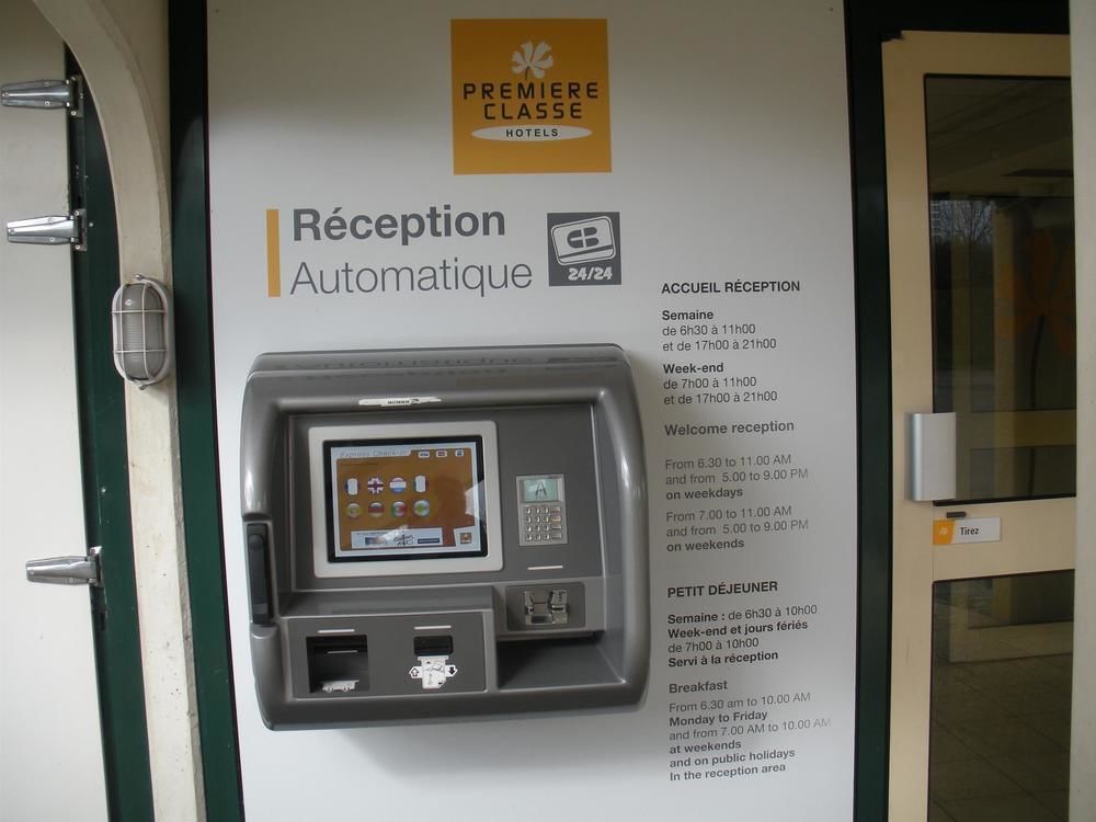 Premiere Classe Évreux Eksteriør bilde An automated hotel check-in machine