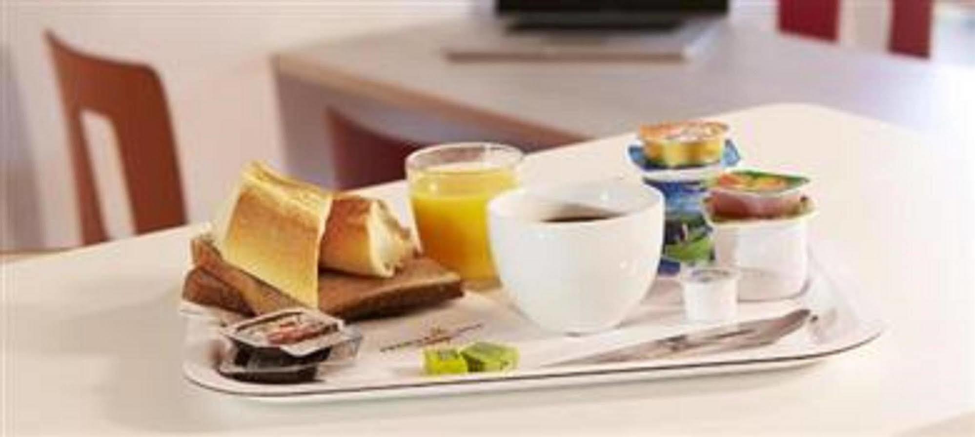 Premiere Classe Évreux Eksteriør bilde A typical breakfast